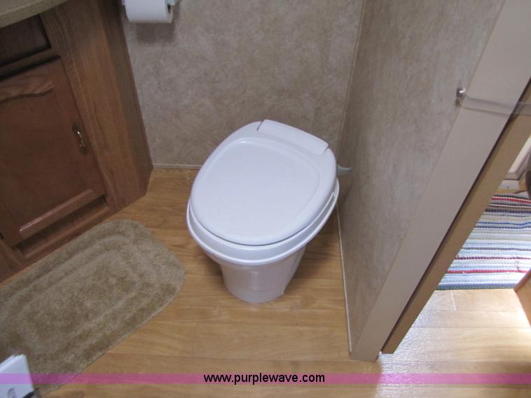 image for item 8465 2007 Salem camper travel trailer