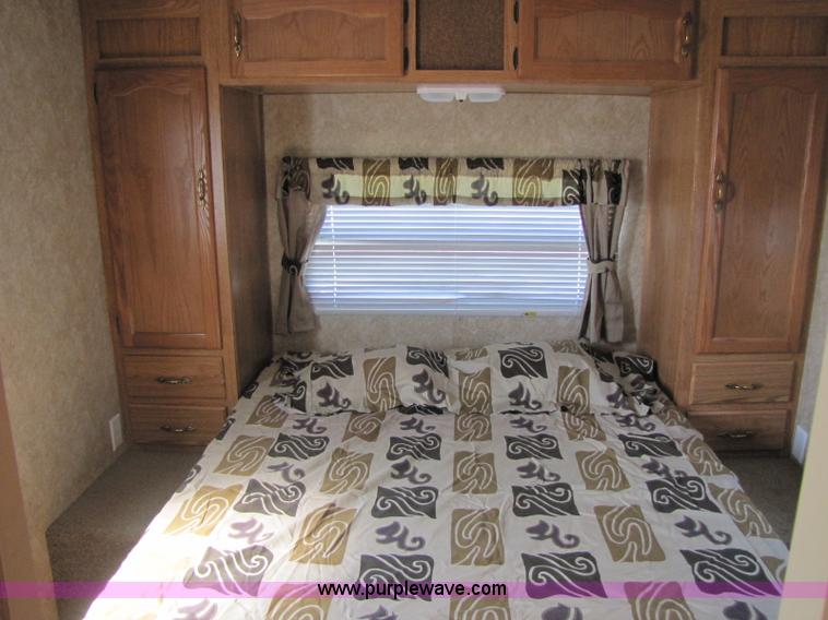 image for item 8465 2007 Salem camper travel trailer