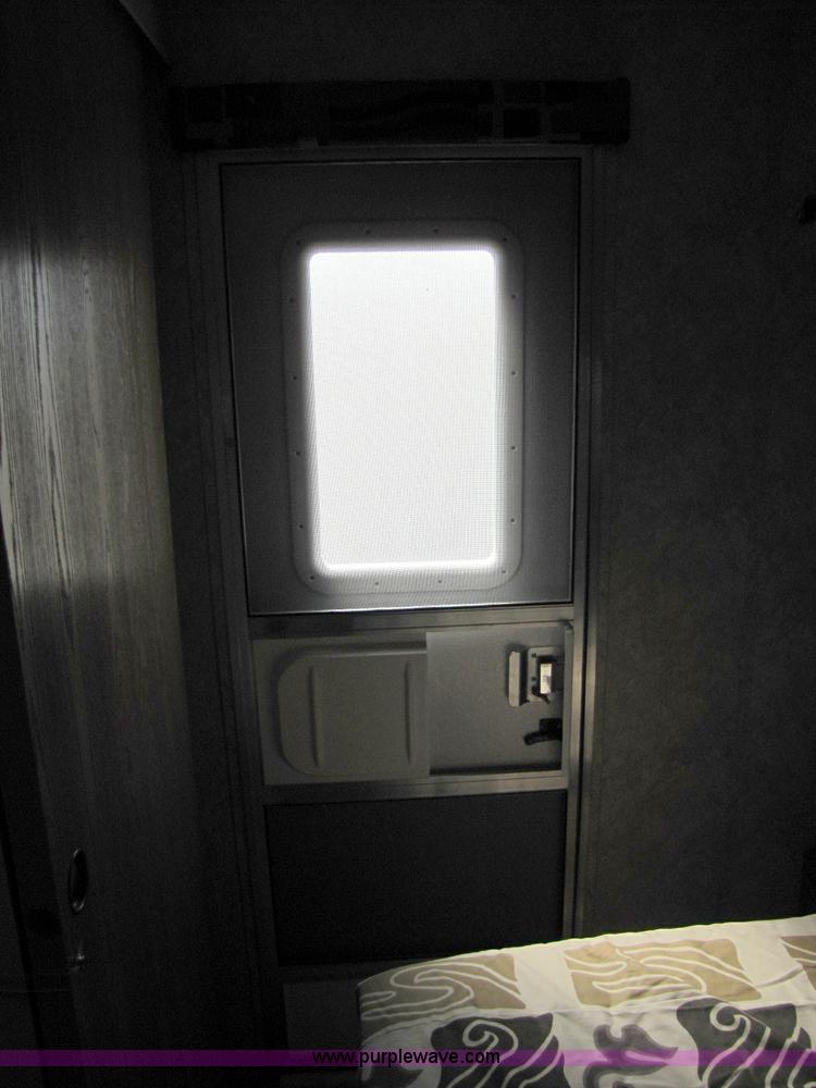 image for item 8465 2007 Salem camper travel trailer