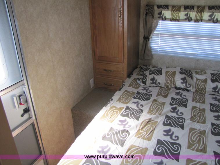 image for item 8465 2007 Salem camper travel trailer