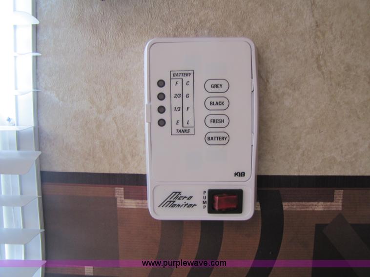 image for item 8465 2007 Salem camper travel trailer