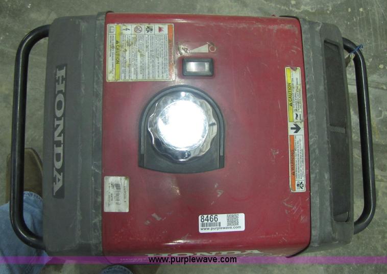 image for item 8466 Honda 3000IS generator