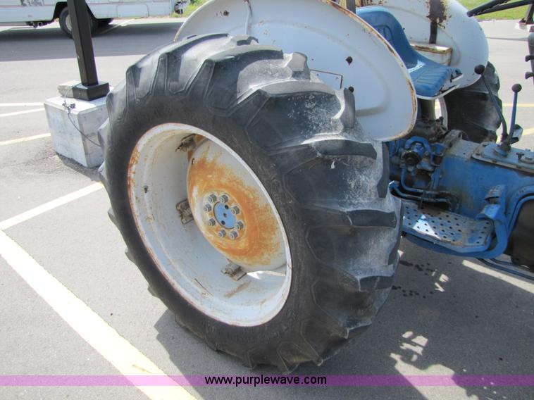 image for item 8570 1978 Ford 3600 tractor