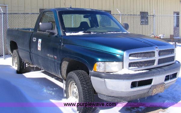 image for item 8611 1999 Dodge Ram 1500 pickup truck