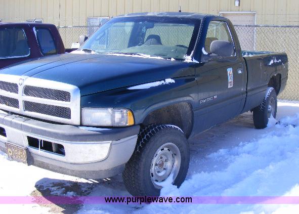 image for item 8611 1999 Dodge Ram 1500 pickup truck