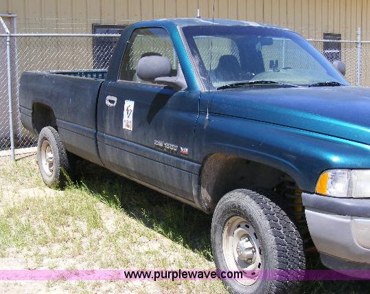 image for item 8611 1999 Dodge Ram 1500 pickup truck