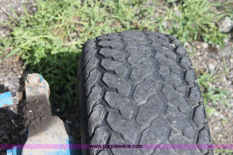 image for item 6237 Ford 1320 tractor