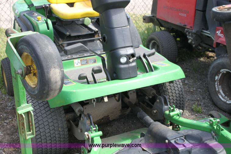 image for item 6250 2005 John Deere 1435 riding lawn mower