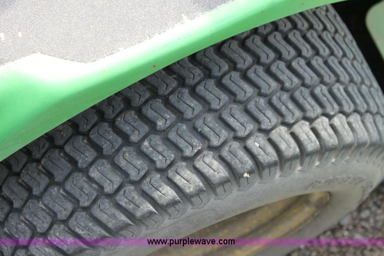 image for item 6250 2005 John Deere 1435 riding lawn mower