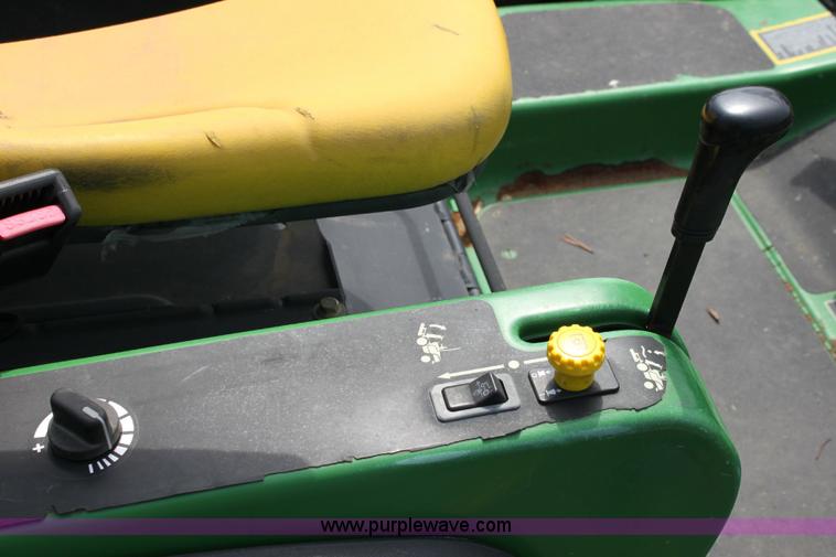 image for item 6250 2005 John Deere 1435 riding lawn mower