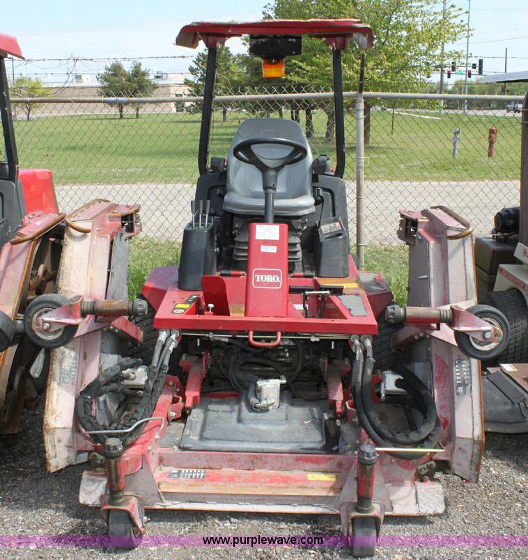image for item 6252 2003 Toro Groundsmaster 4100D riding lawn mower