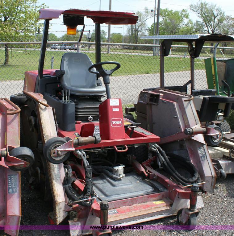 image for item 6252 2003 Toro Groundsmaster 4100D riding lawn mower