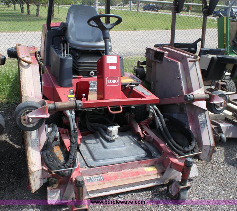 image for item 6252 2003 Toro Groundsmaster 4100D riding lawn mower