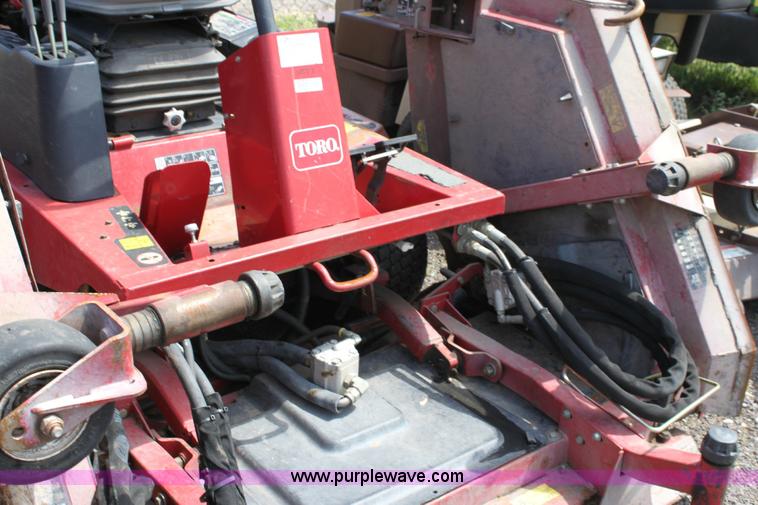 image for item 6252 2003 Toro Groundsmaster 4100D riding lawn mower