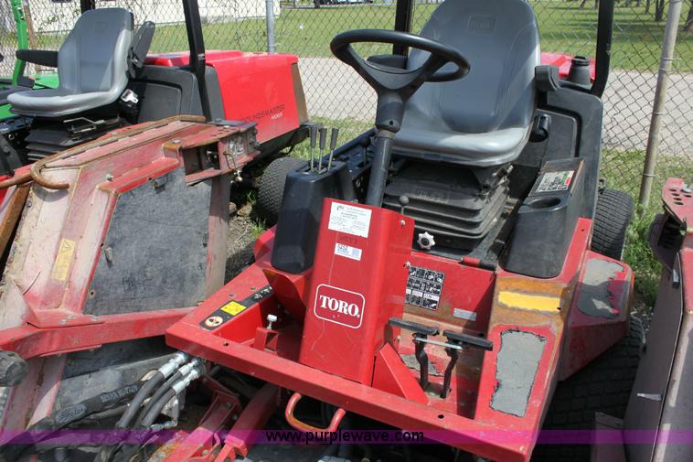 image for item 6252 2003 Toro Groundsmaster 4100D riding lawn mower