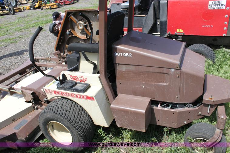 image for item 6253 Grasshopper 928D riding lawn mower