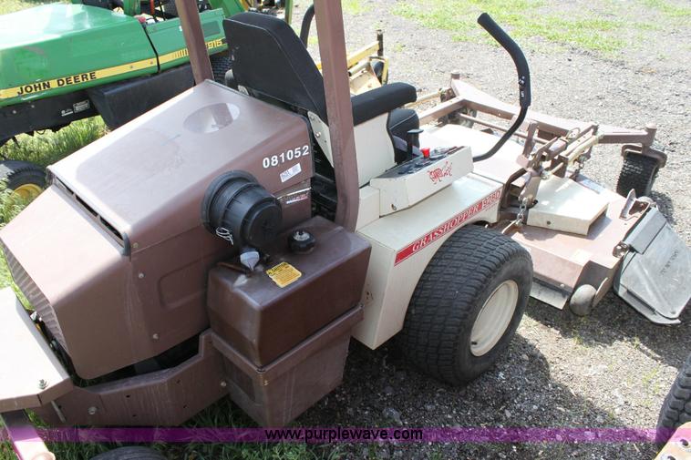 image for item 6253 Grasshopper 928D riding lawn mower
