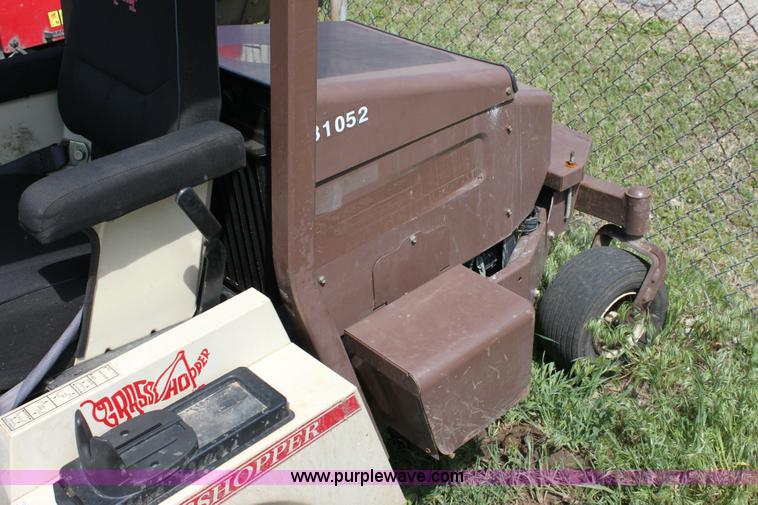 image for item 6253 Grasshopper 928D riding lawn mower