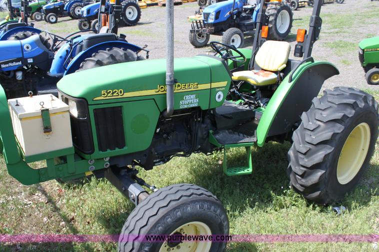 image for item 6256 2004 John Deere 5220 tractor