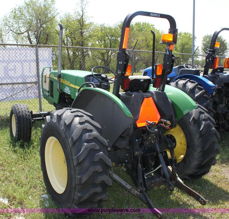 image for item 6256 2004 John Deere 5220 tractor