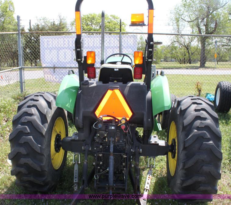 image for item 6256 2004 John Deere 5220 tractor