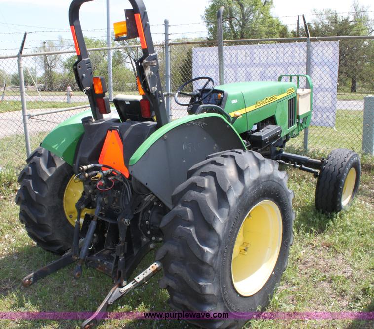image for item 6256 2004 John Deere 5220 tractor
