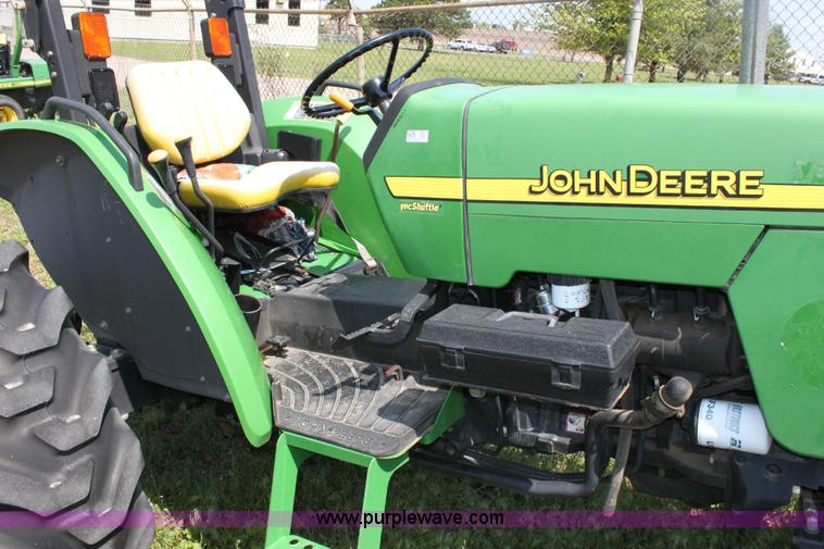 image for item 6256 2004 John Deere 5220 tractor