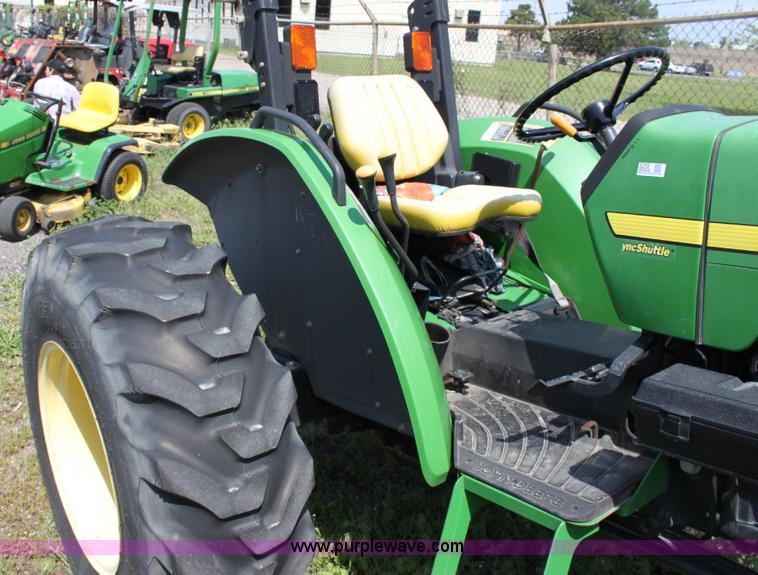 image for item 6256 2004 John Deere 5220 tractor