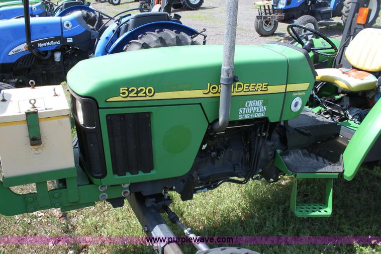 image for item 6256 2004 John Deere 5220 tractor