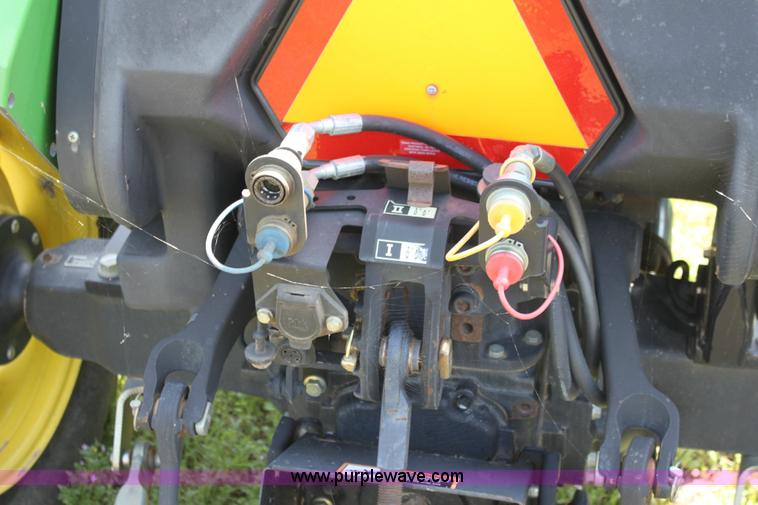 image for item 6256 2004 John Deere 5220 tractor