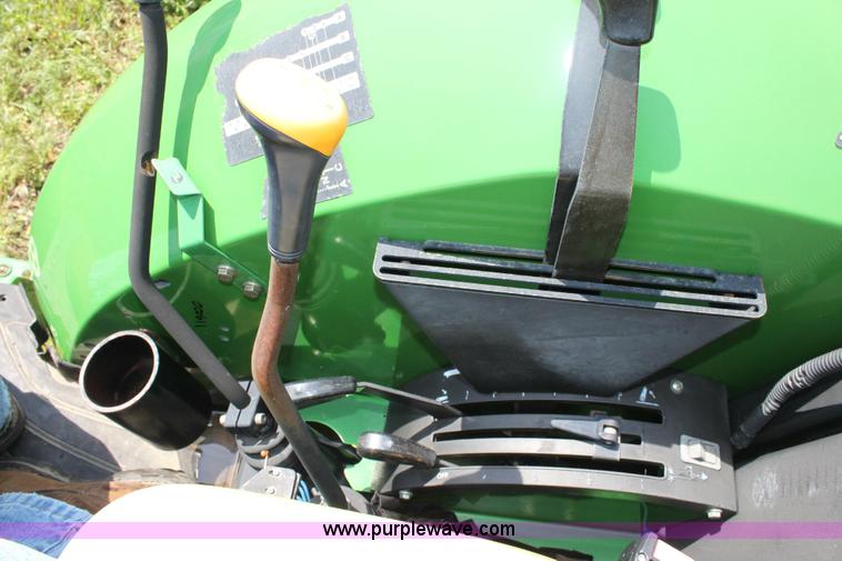 image for item 6256 2004 John Deere 5220 tractor