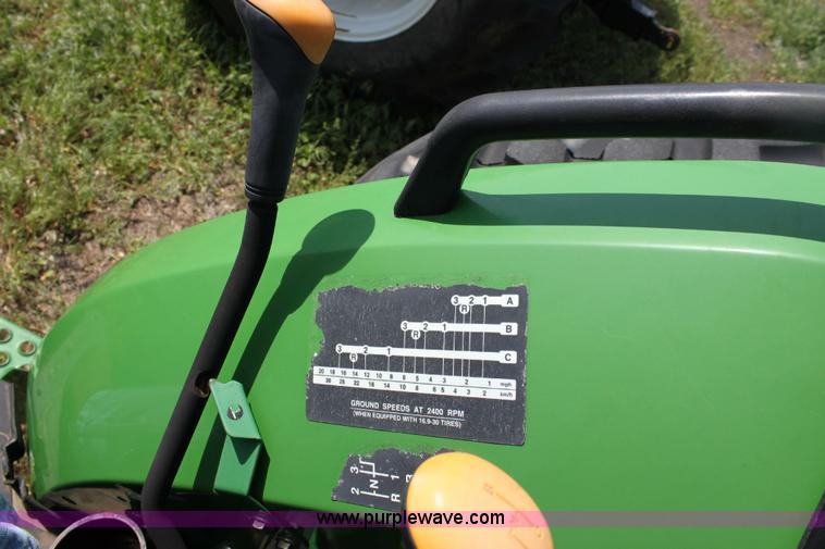 image for item 6256 2004 John Deere 5220 tractor