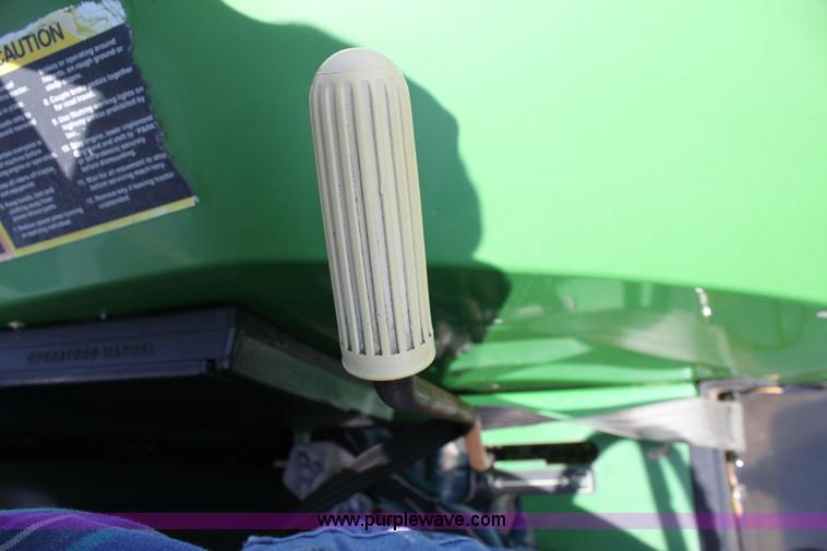 image for item 6256 2004 John Deere 5220 tractor