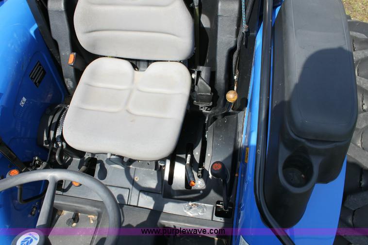 image for item 6257 2007 New Holland TN60A tractor