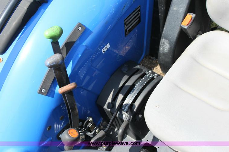 image for item 6257 2007 New Holland TN60A tractor