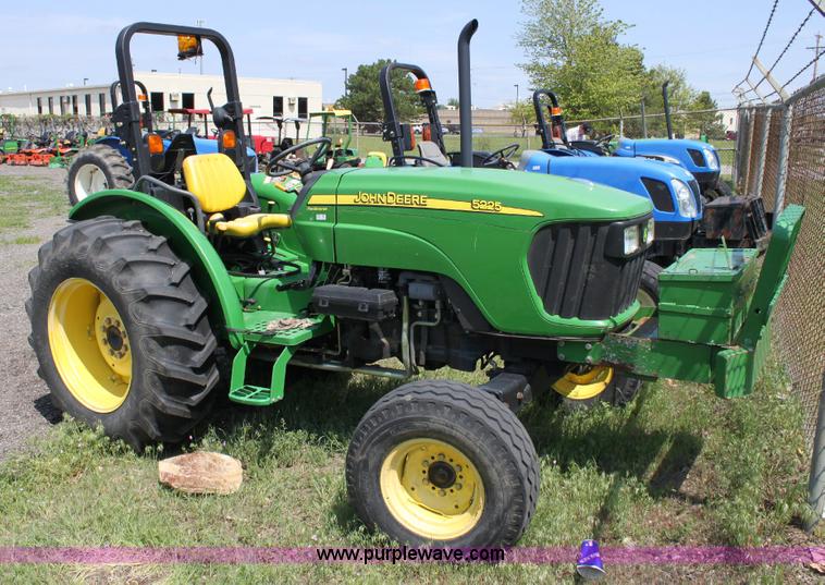image for item 6260 2007 John Deere 5225 tractor