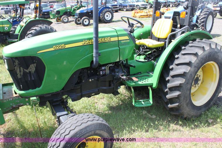 image for item 6260 2007 John Deere 5225 tractor