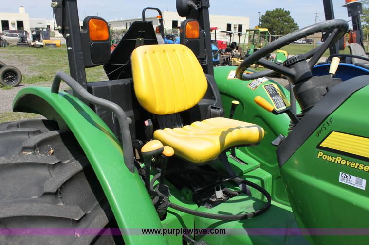 image for item 6260 2007 John Deere 5225 tractor