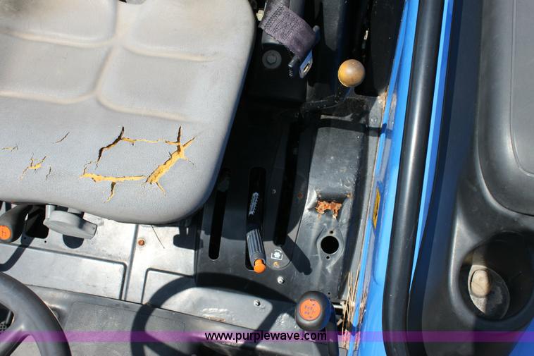 image for item 6261 2007 New Holland TN60A tractor