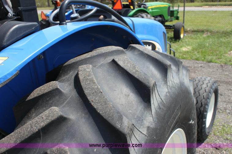 image for item 6261 2007 New Holland TN60A tractor