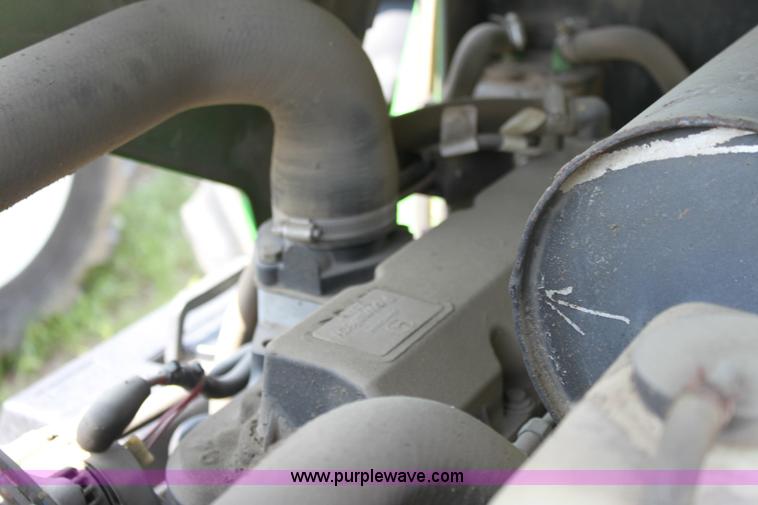 image for item 6262 2004 John Deere 5220 tractor