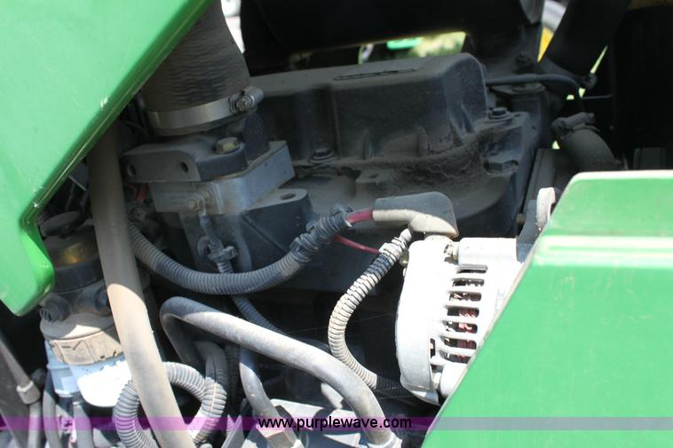 image for item 6262 2004 John Deere 5220 tractor