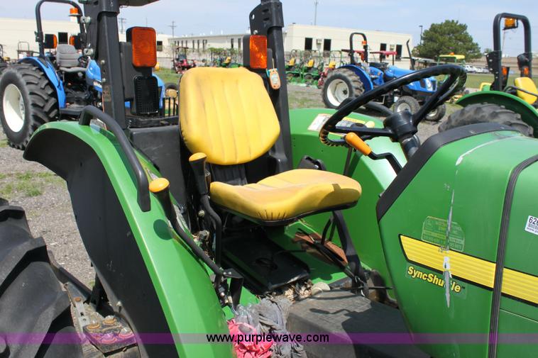 image for item 6262 2004 John Deere 5220 tractor