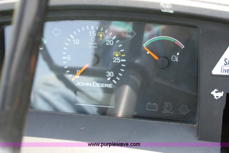 image for item 6262 2004 John Deere 5220 tractor