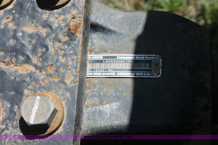 image for item 6262 2004 John Deere 5220 tractor