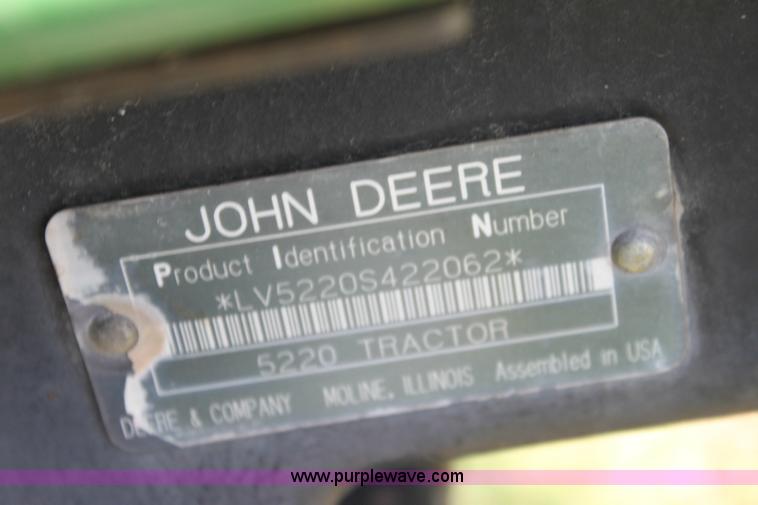 image for item 6262 2004 John Deere 5220 tractor