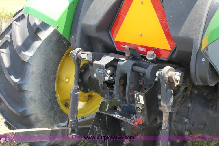 image for item 6262 2004 John Deere 5220 tractor