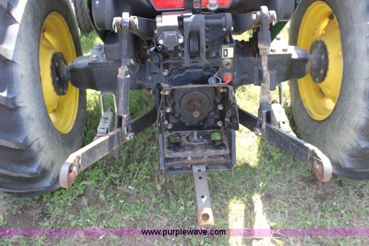 image for item 6262 2004 John Deere 5220 tractor