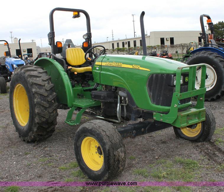 image for item 6264 2007 John Deere 5225 tractor