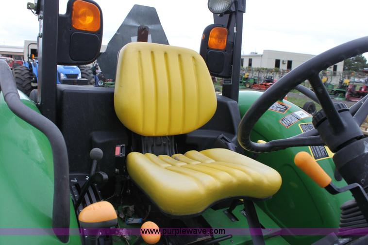 image for item 6264 2007 John Deere 5225 tractor